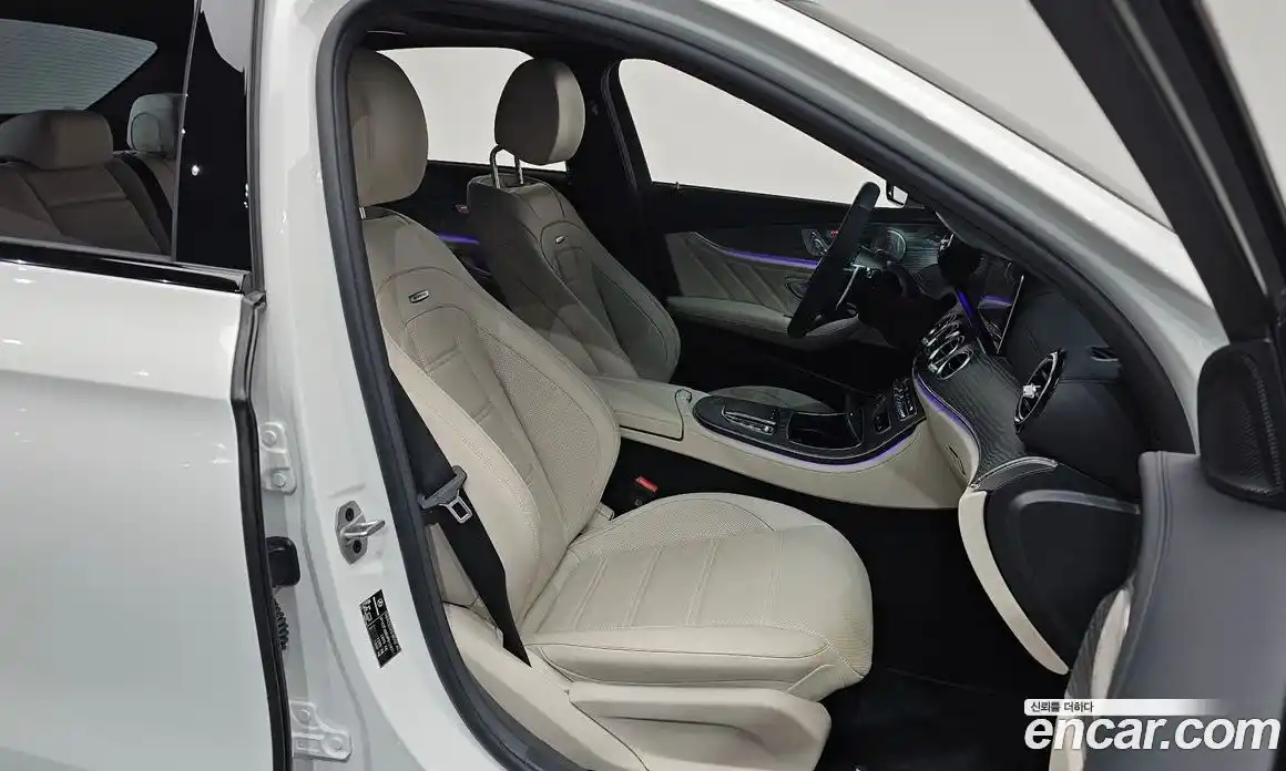 Mercedes-Benz E-Class 2023 3.0 Автомат в Москве № 204341, фото 3