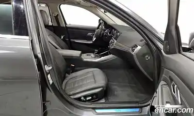 BMW 3-Series 2021 2.0 Автомат в Москве № 211665, миниатюра 3