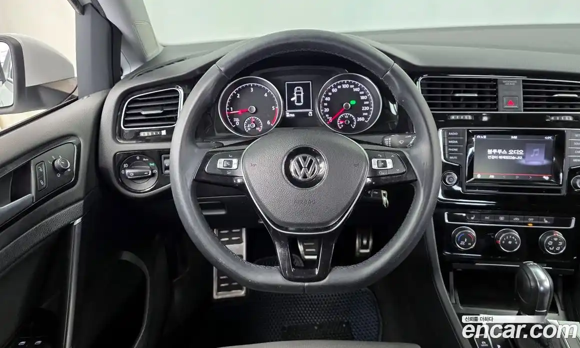 Volkswagen Golf 2014 1.6 Автомат в Москве № 215153, фото 1