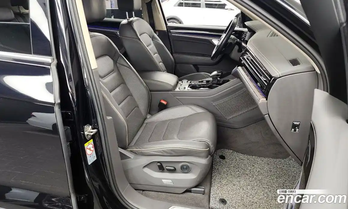 Volkswagen Touareg 2021 3.0 Автомат в Москве № 215218, фото 11