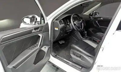 Volkswagen Tiguan 2018 2.0 Автомат в Москве № 215258, миниатюра 11