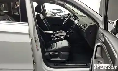 Volkswagen Tiguan 2018 2.0 Автомат в Москве № 215258, миниатюра 6