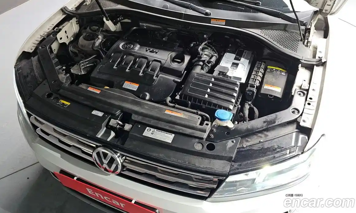 Volkswagen Tiguan 2018 2.0 Автомат в Москве № 215258, фото 8