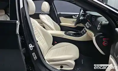 Mercedes-Benz E-Class 2023 2.0 Автомат в Москве № 224623, миниатюра 2