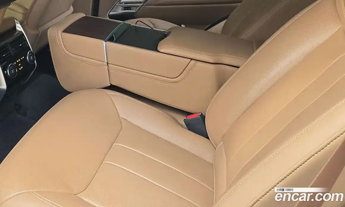 Land Rover Range-Rover 2023 4.4 Автомат в Москве № 231314, фото 17