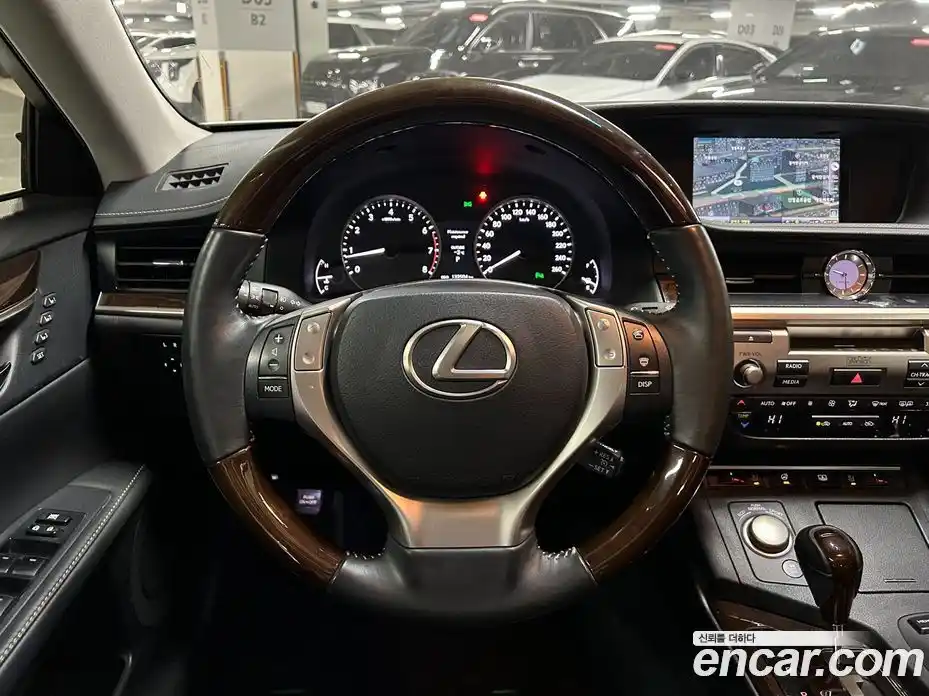 Lexus ES 2014 3.5 Автомат в Москве № 231992, фото 13