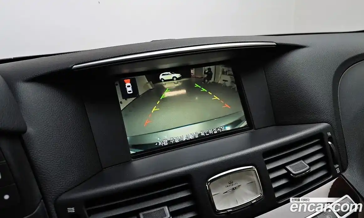 Infiniti Q70 2017 3.7 Автомат в Москве № 246495, фото 17