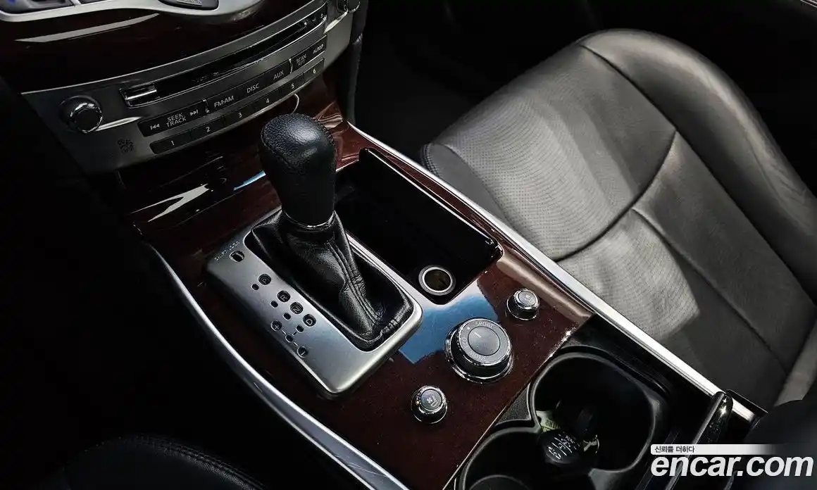 Infiniti Q70 2017 3.7 Автомат в Москве № 246495, фото 9