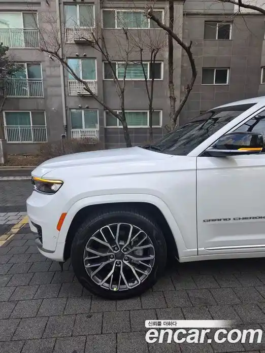 Jeep Cherokee 2023 3.6 Автомат в Москве № 252757, фото 5