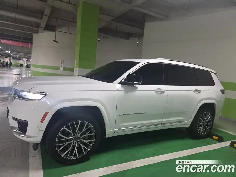 Jeep Cherokee 2023 3.6 Автомат в Москве № 252757, фото 8