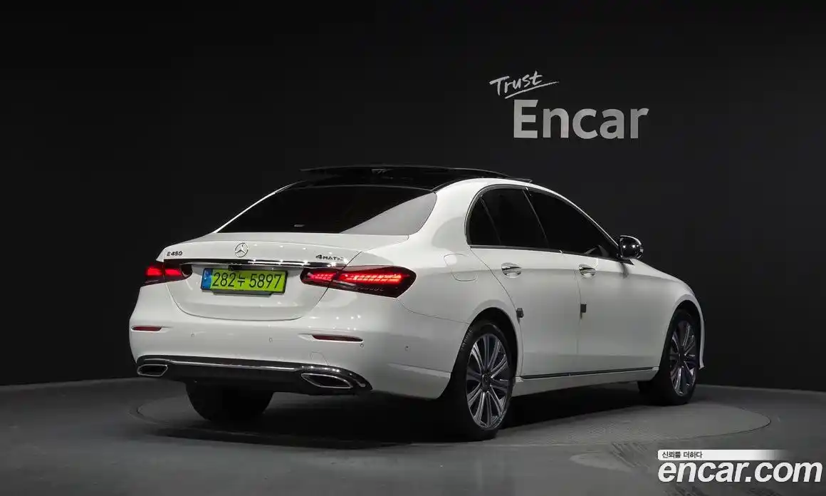 Mercedes-Benz E-Class 2021 3.0 Автомат в Москве № 264352, фото 2