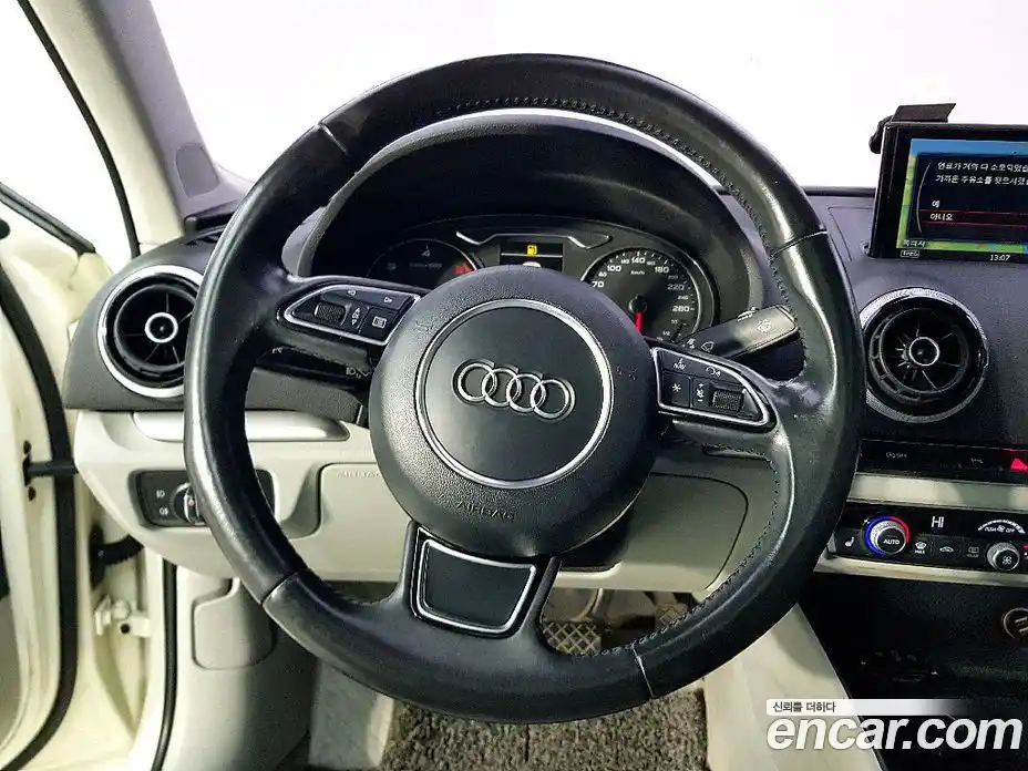Audi A3 2015 2.0 Автомат в Москве № 268960, фото 10