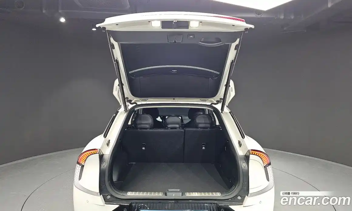 Kia EV6 2023 0.1 Автомат в Москве № 286625, фото 3