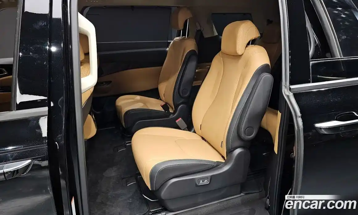 Kia Canival 2023 2.2 Автомат в Москве № 286894, фото 2