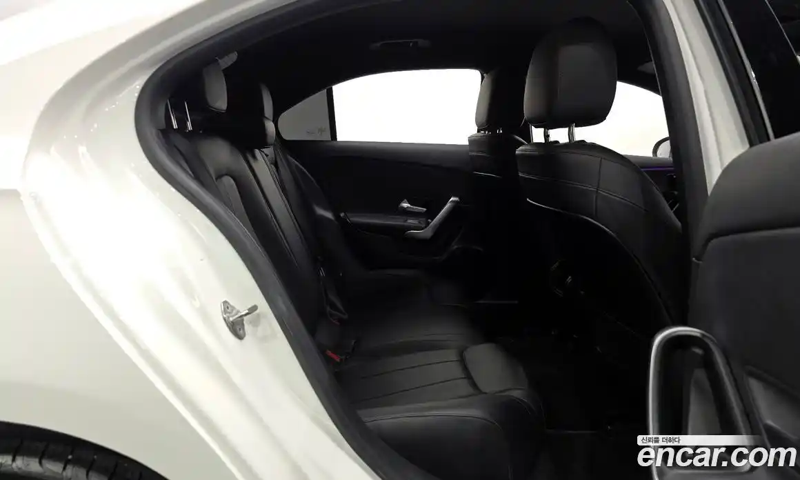 Mercedes-Benz A-Class 2021 2.0 Автомат в Москве № 287226, фото 12