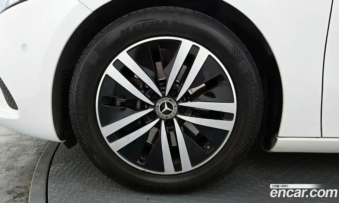 Mercedes-Benz A-Class 2021 2.0 Автомат в Москве № 287226, фото 5