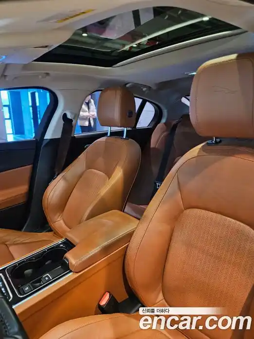 Jaguar XE 2016 2.0 Автомат в Москве № 305207, фото 16