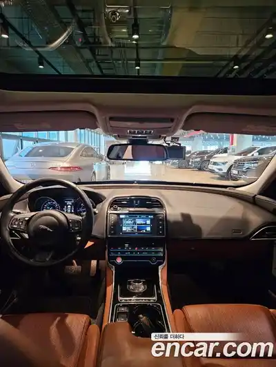 Jaguar XE 2016 2.0 Автомат в Москве № 305207, миниатюра 9