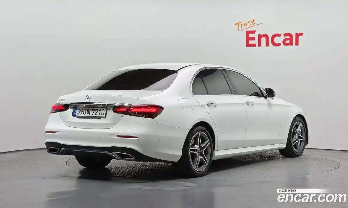 Mercedes-Benz E-Class 2023 2.0 Автомат в Москве № 308126, фото 13