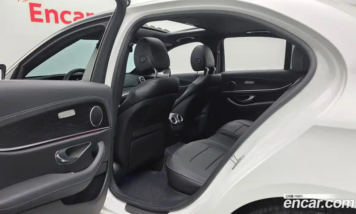 Mercedes-Benz E-Class 2023 2.0 Автомат в Москве № 308126, фото 17