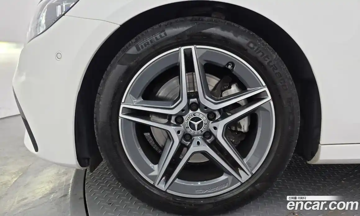 Mercedes-Benz E-Class 2023 2.0 Автомат в Москве № 308126, фото 18