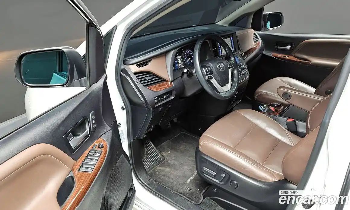 Toyota Sienna 2017 3.5 Автомат в Москве № 360892, фото 12