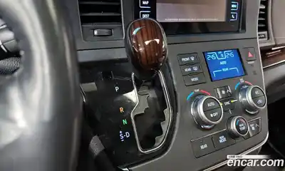Toyota Sienna 2017 3.5 Автомат в Москве № 360892, миниатюра 9