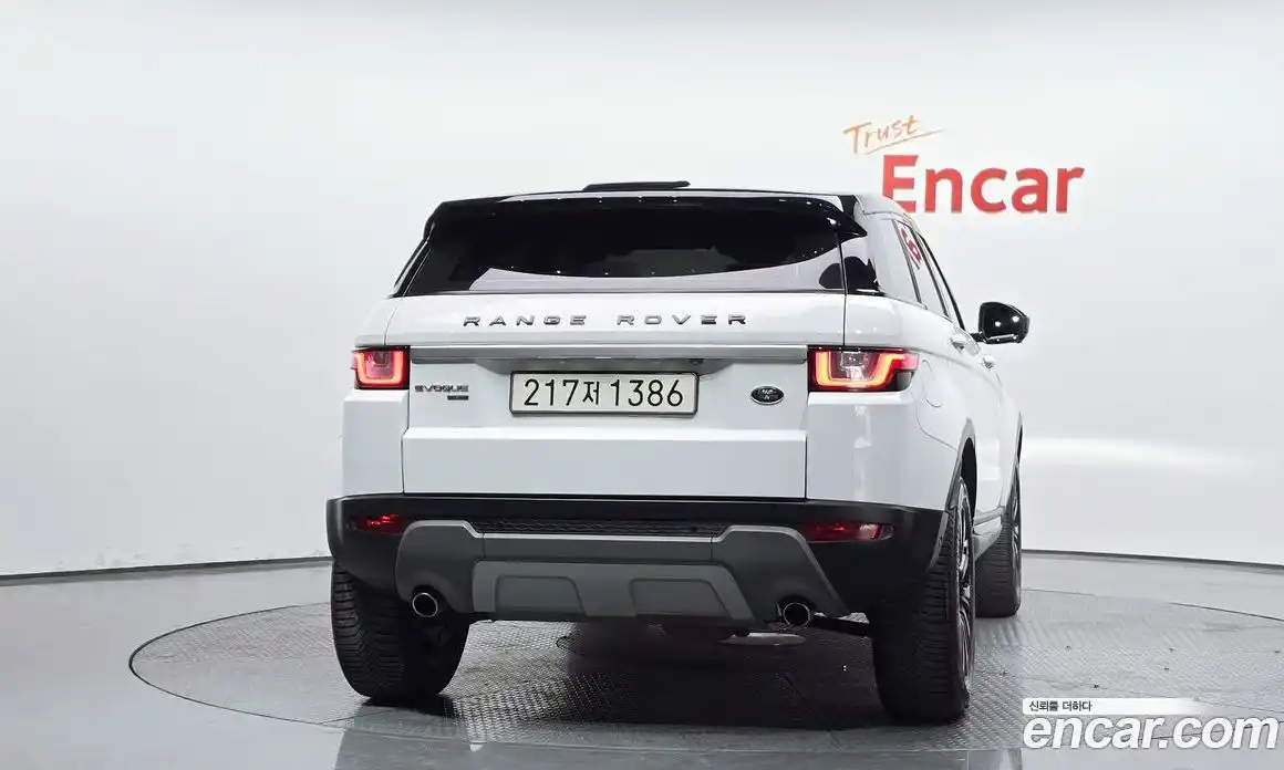 Land Rover Range-Rover Evoque 2018 2.0 Автомат в Москве № 374861, фото 4