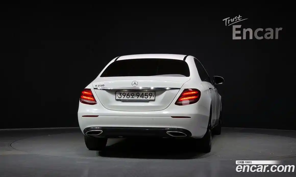 Mercedes-Benz E-Class 2020 2.0 Автомат в Москве № 412951, фото 4