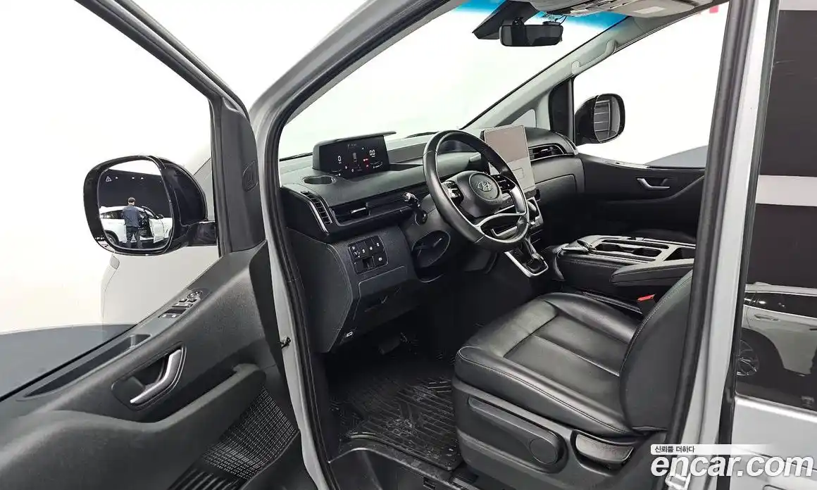 Hyundai Staria 2023 2.2 Автомат в Москве № 110408, фото 3