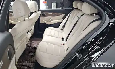 Mercedes-Benz E-Class 2022 2.0 Автомат в Москве № 136330, миниатюра 2