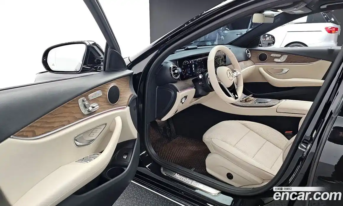 Mercedes-Benz E-Class 2022 2.0 Автомат в Москве № 136330, фото 8