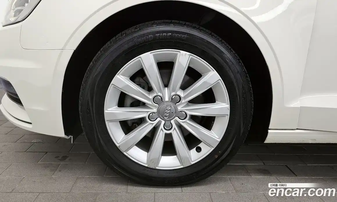 Audi A3 2015 1.6 Автомат в Москве № 154658, фото 4