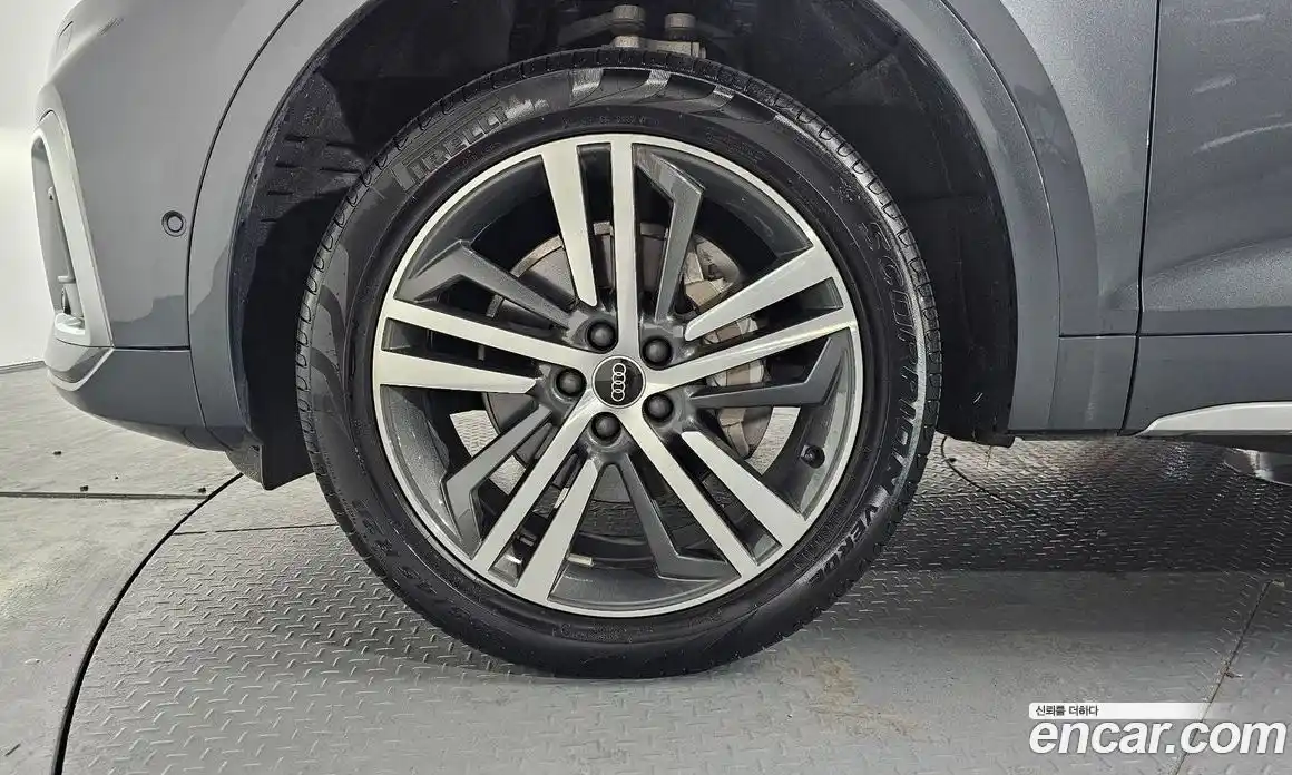 Audi Q5 2023 2.0 Автомат в Москве № 162623, фото 4