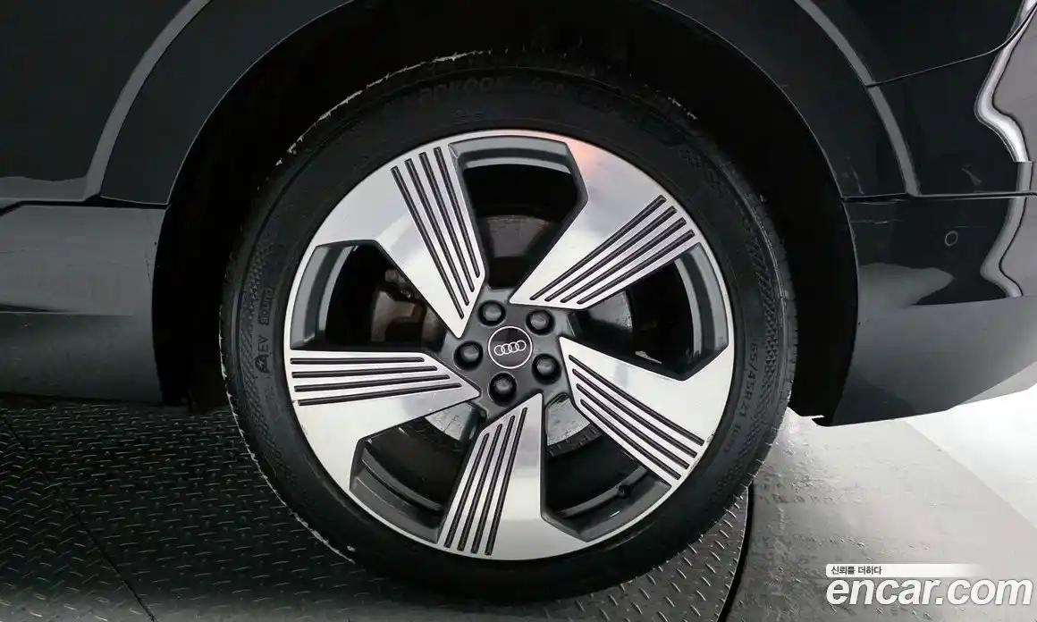 Audi e-tron 2022 0.2 Автомат в Москве № 163466, фото 3