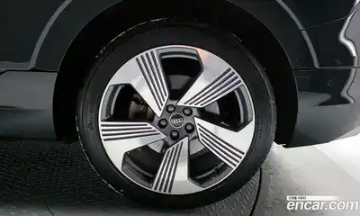 Audi e-tron 2022 0.2 Автомат в Москве № 163466, миниатюра 3