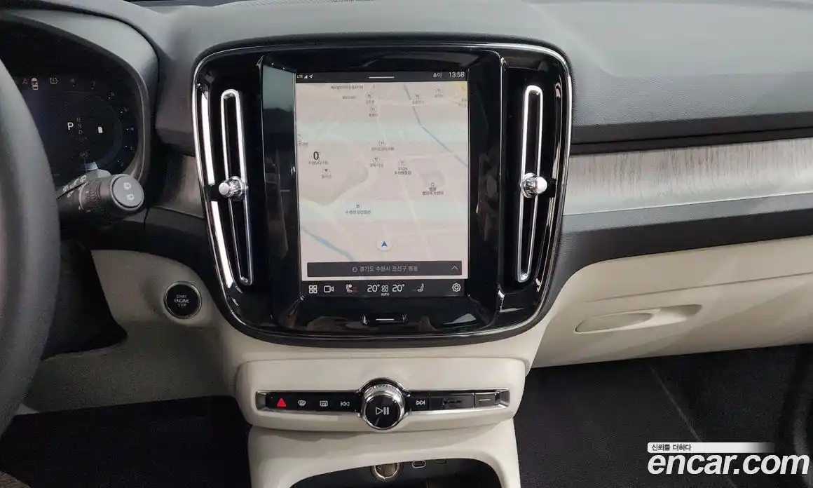 Volvo XC40 2023 2.0 Автомат в Москве № 164212, фото 14