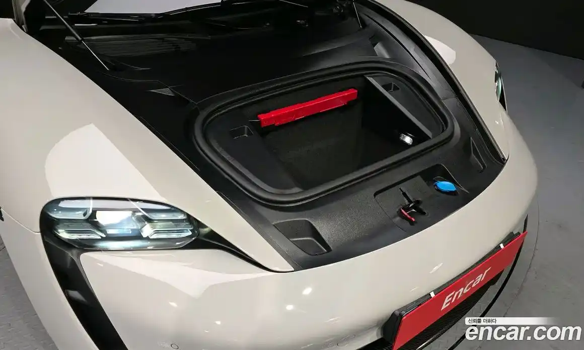 Porsche Taycan 2021 0.1 Автомат в Москве № 165498, фото 6