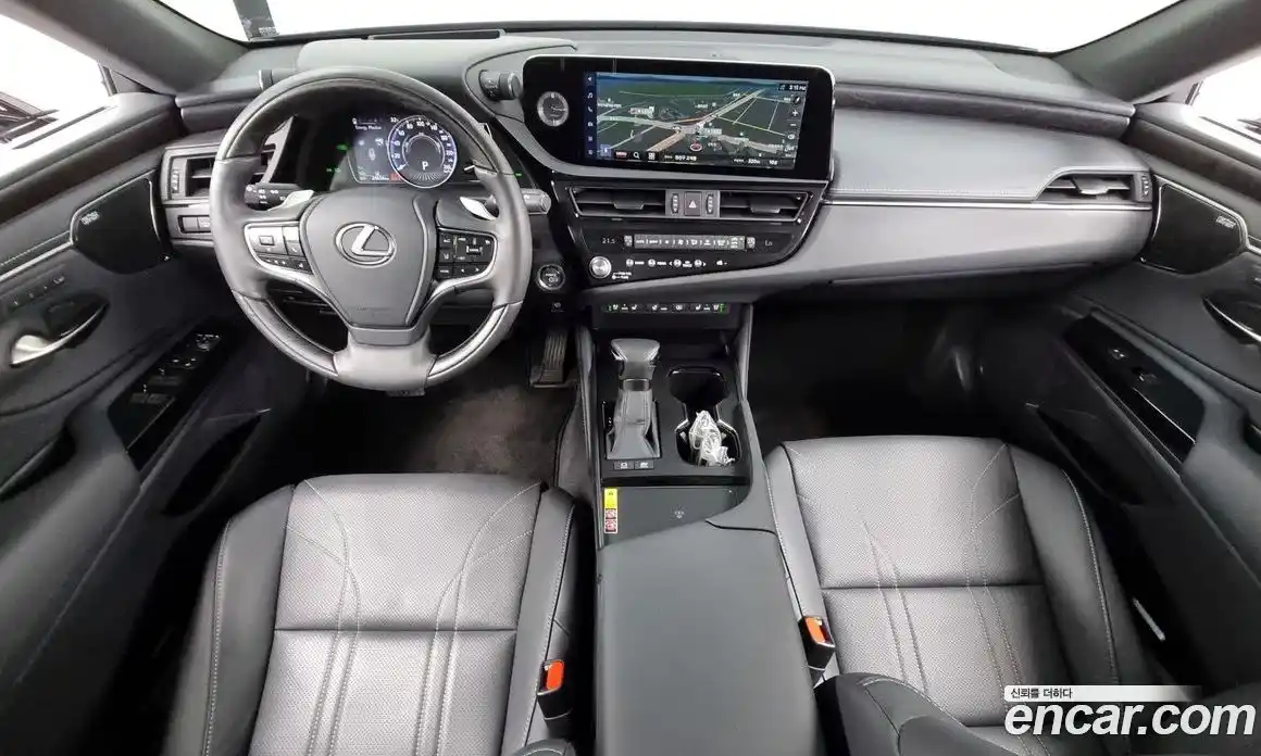 Lexus ES 2023 2.5 Автомат в Москве № 168099, фото 1