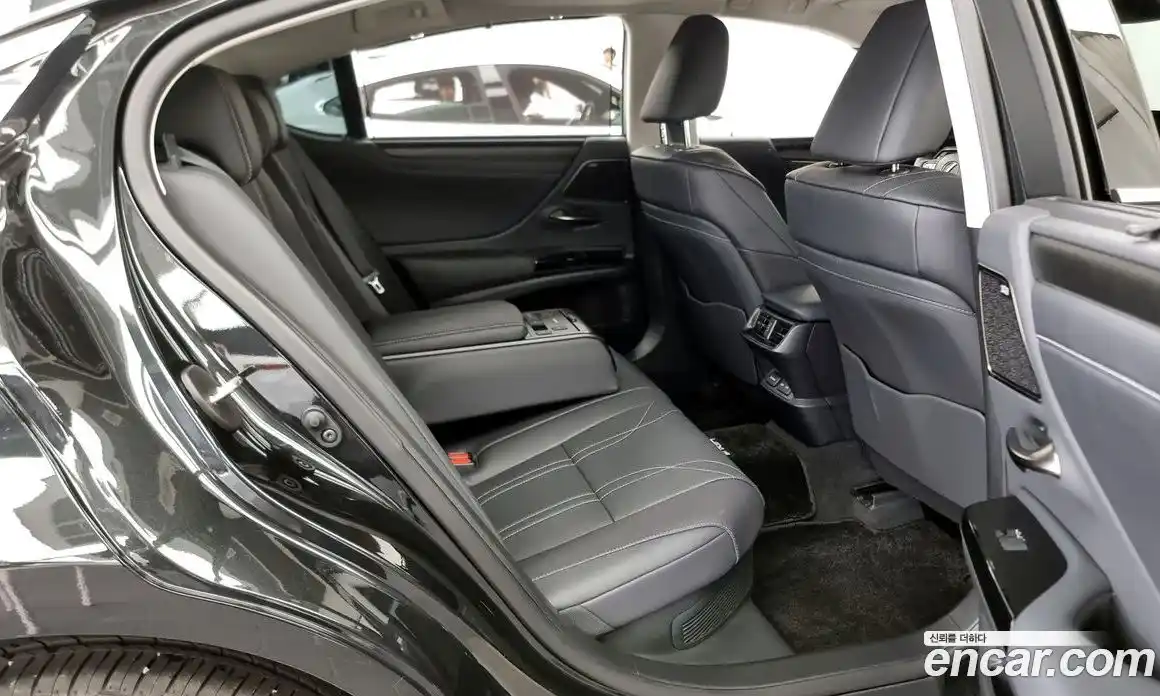 Lexus ES 2023 2.5 Автомат в Москве № 168099, фото 18