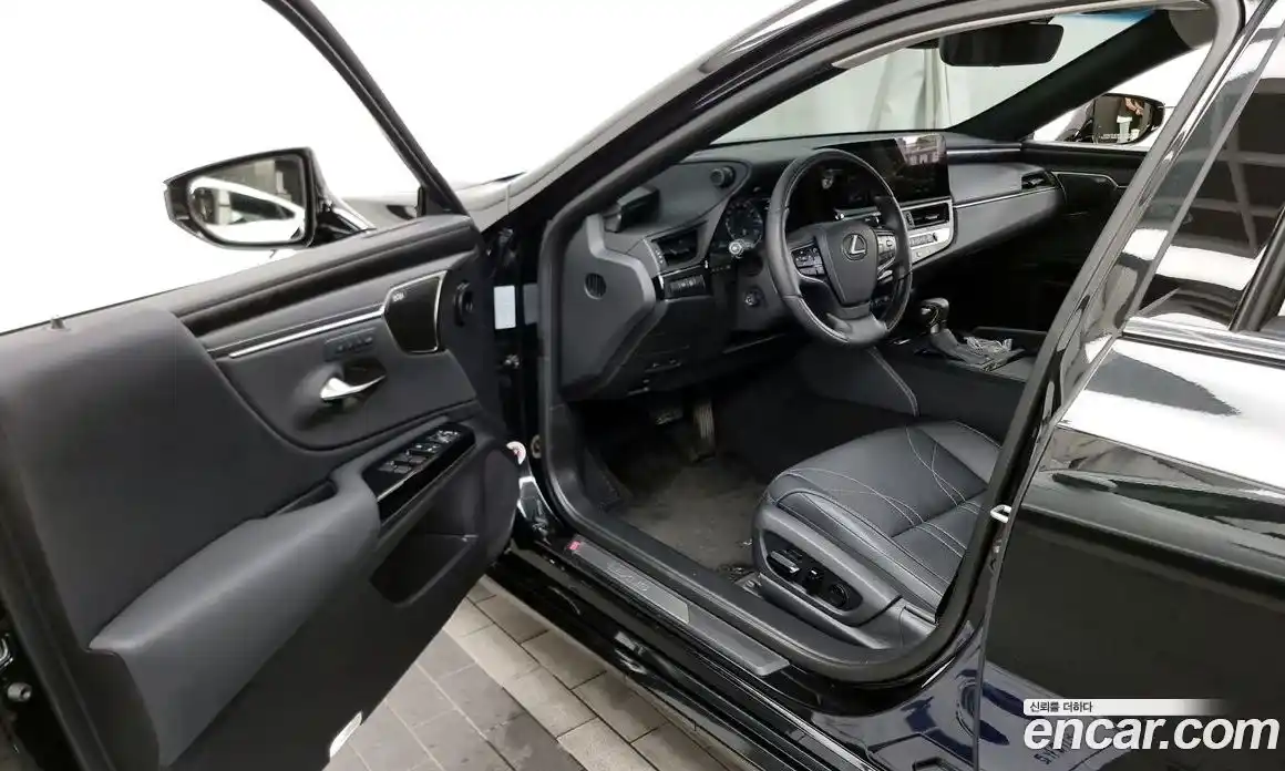 Lexus ES 2023 2.5 Автомат в Москве № 168099, фото 20