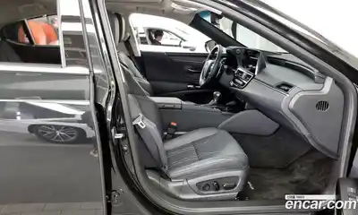 Lexus ES 2023 2.5 Автомат в Москве № 168099, миниатюра 2