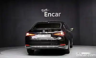 Lexus ES 2023 2.5 Автомат в Москве № 168099, миниатюра 4