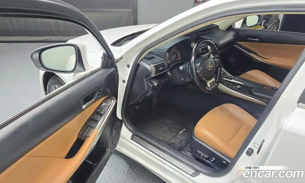 Lexus IS 2017 2.0 Автомат в Москве № 168253, фото 5