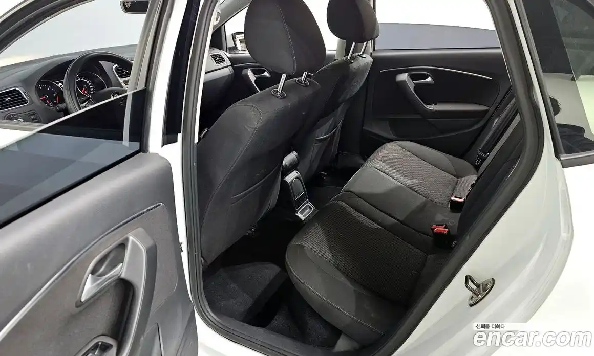 Volkswagen Polo 2016 1.4 Автомат в Москве № 169074, фото 4