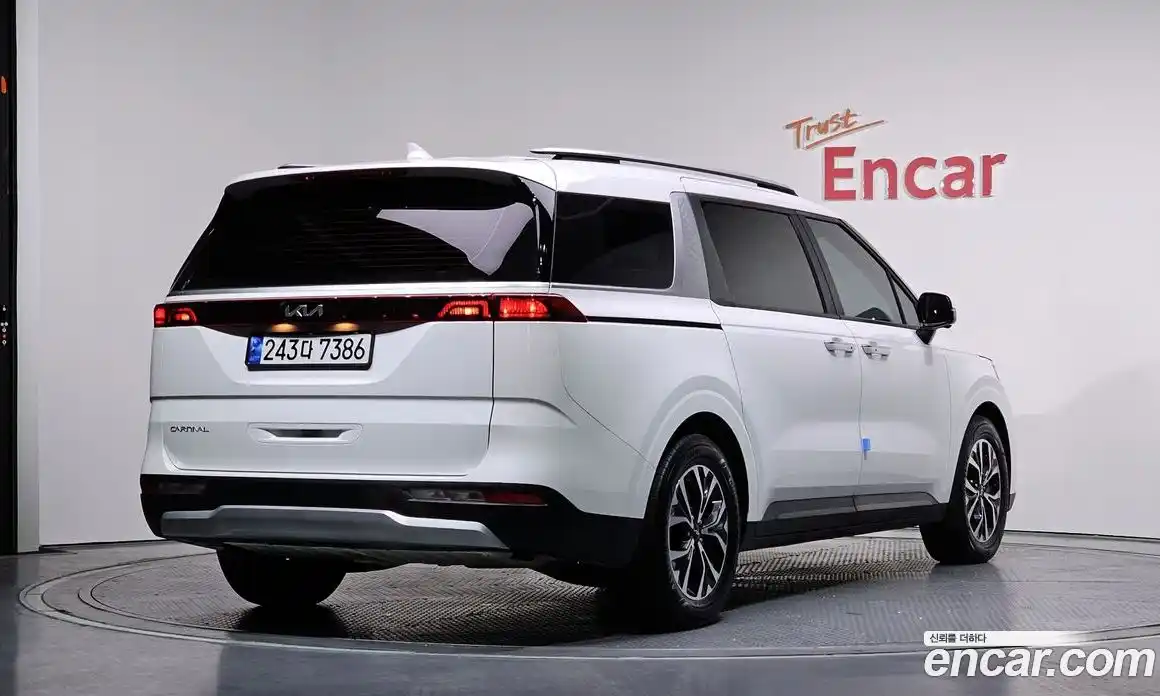 Kia Canival 2023 3.5 Автомат в Москве № 18109, фото 16