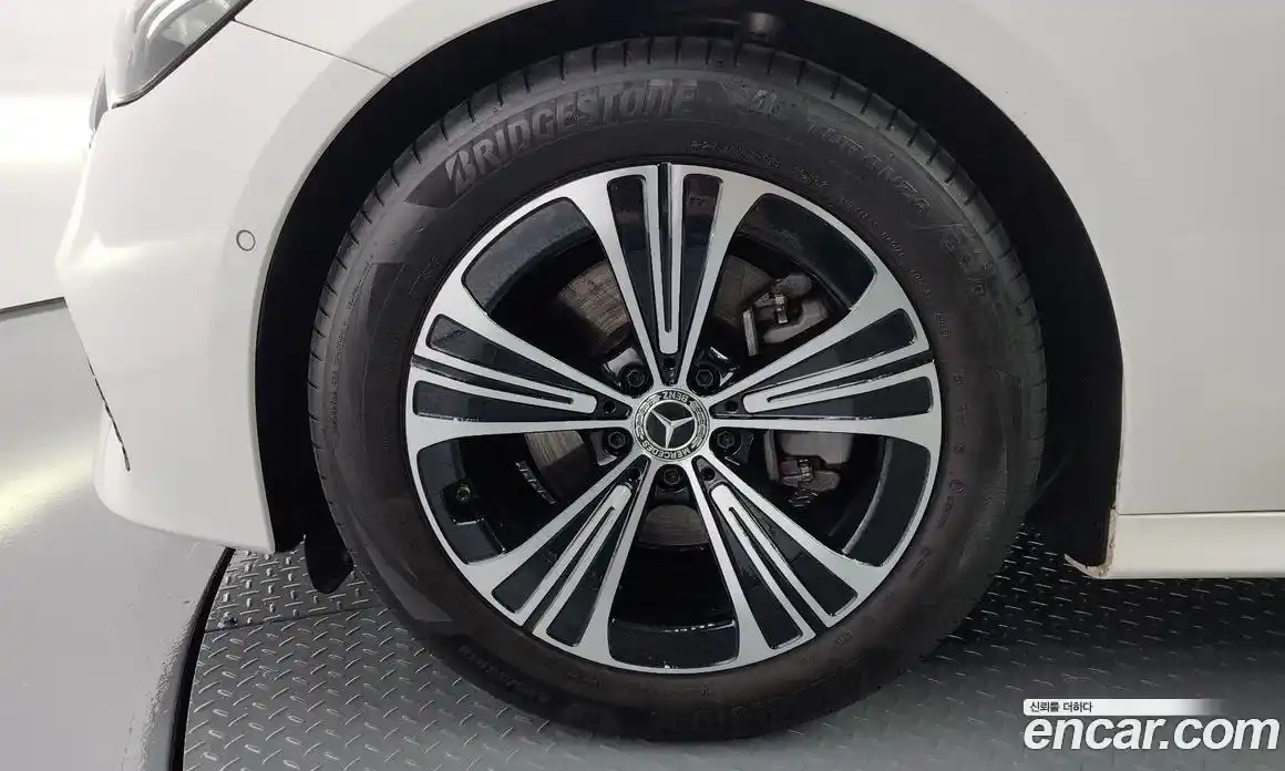 Mercedes-Benz E-Class 2024 2.0 Автомат в Москве № 193896, фото 4