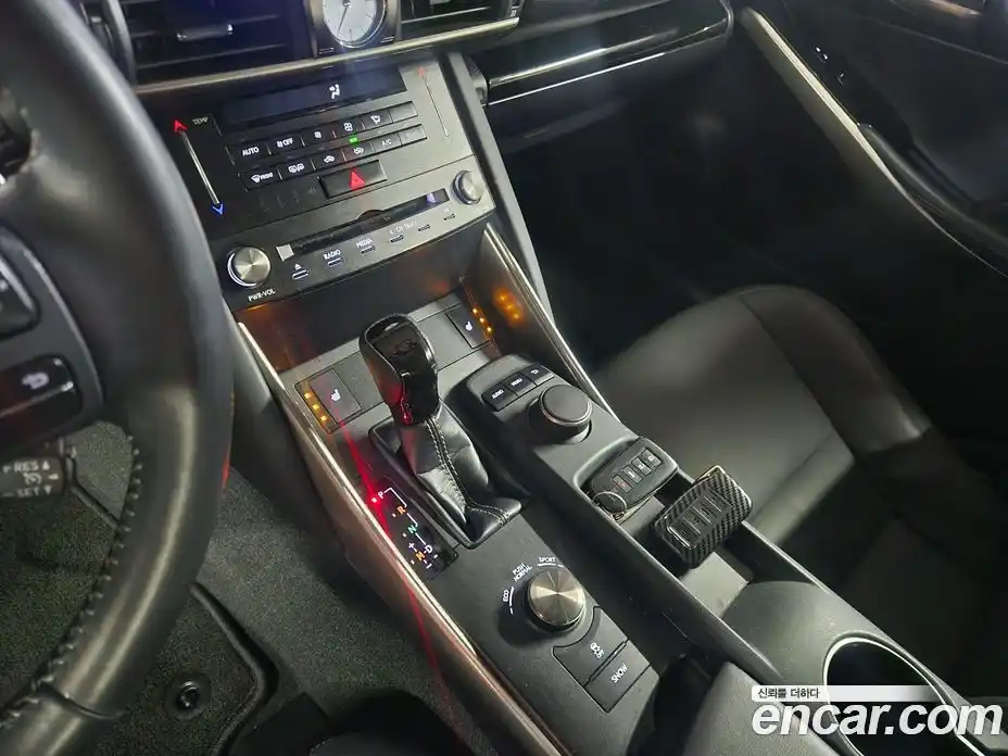 Lexus IS 2018 2.0 Автомат в Москве № 214826, фото 12