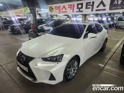 Lexus IS 2018 2.0 Автомат в Москве № 214826, миниатюра 2