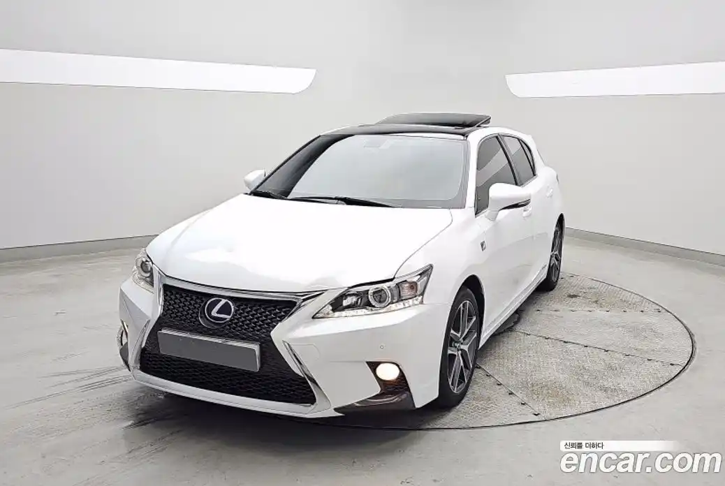 Lexus CT200h 2017 1.8 Автомат в Москве № 214844, фото 1